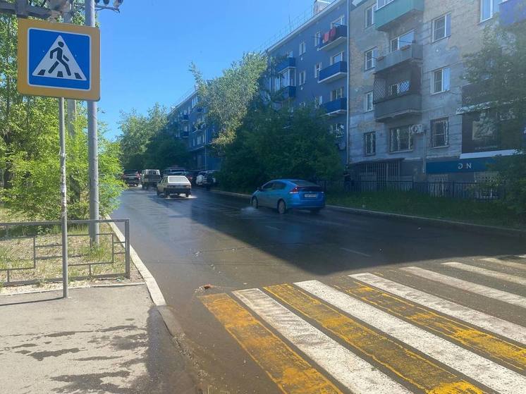 Вода из пожарного гидранта залила несколько улиц в Чите