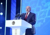 Президент Белоруссии Александр Лукашенко сообщил, что в настоящий момент на Земле сложилась ситуация, когда ткань мирного времени вот-вот разорвется