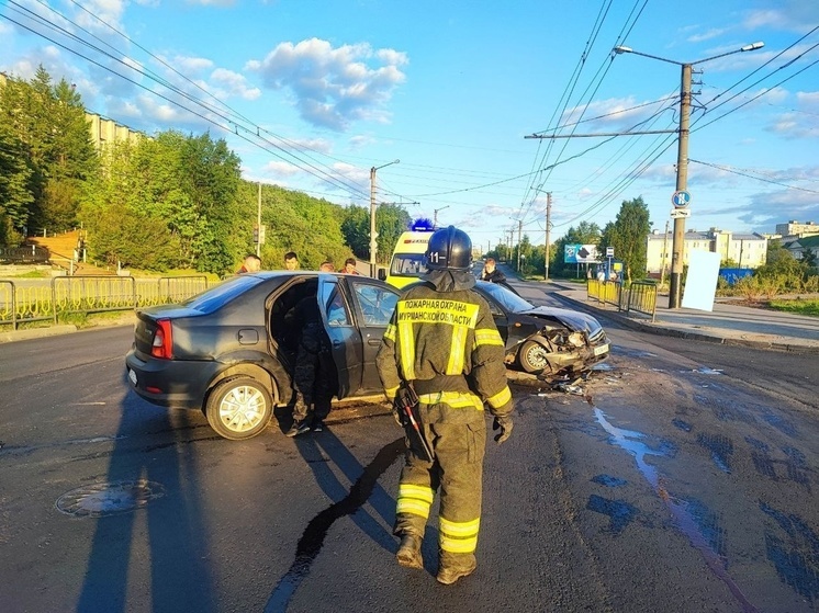 В результате ДТП на Чумбарова-Лучинского в Мурманске пострадал человек