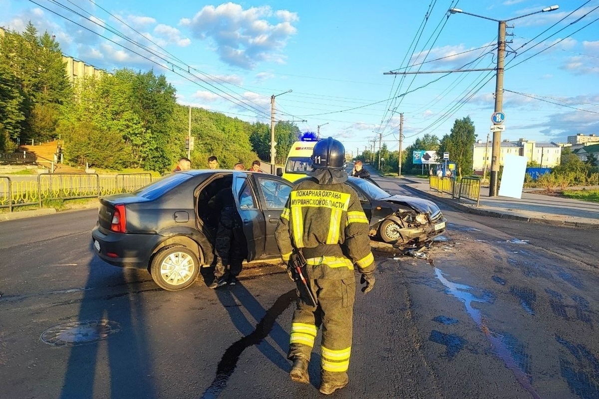 В результате ДТП на Чумбарова-Лучинского в Мурманске пострадал человек - МК  Мурманск