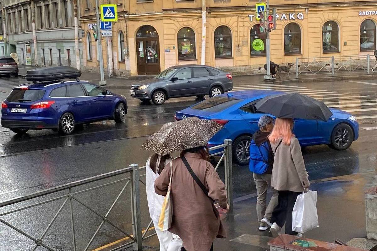 Дожди в питере в июле. Санкт-Петербург дождь. Ливень в СПБ. Дождь в Петербурге. Дождливый Питер.