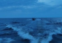 Спасатели доставали рыбаков, дрейфовавшего по Ладожскому озеру со сломанным мотором. Об этом сообщили в telegram-канале «Аварийно-спасательная служба ЛО».