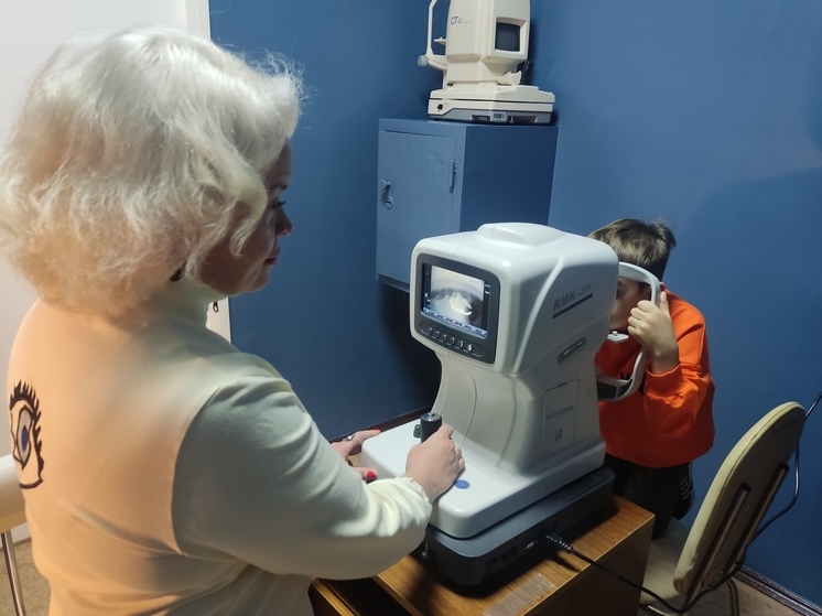 У офтальмолога в Муравленковской горбольнице появилось новое оборудование для ранней диагностики проблем зрения и точного подбора линз