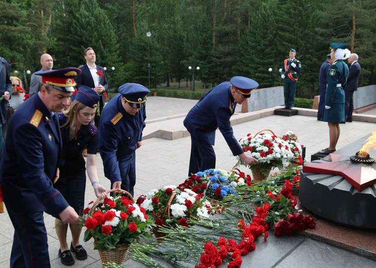 Рисунок возложение цветов к вечному огню