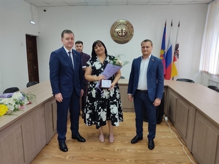 Общественников Прикубанского округа наградили памятными медалями