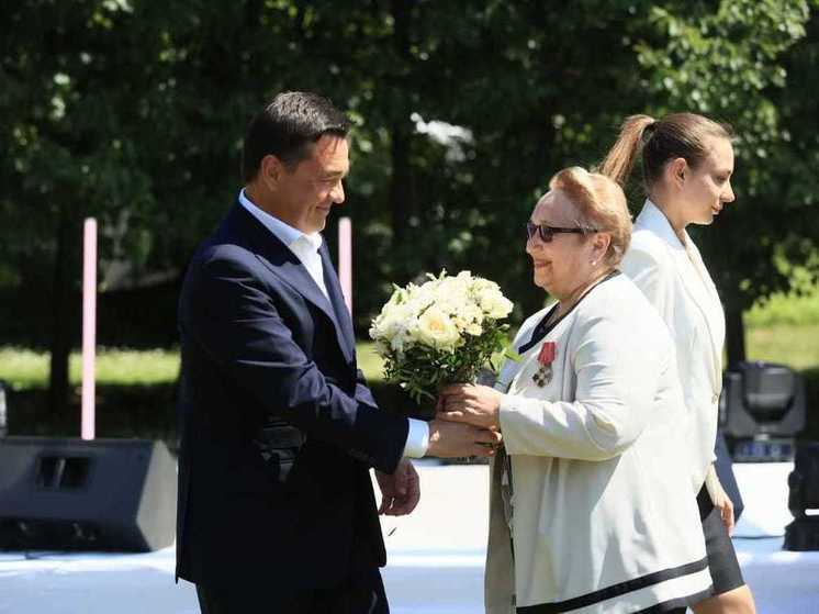 Губернатор Подмосковья вручил медработникам областные награды