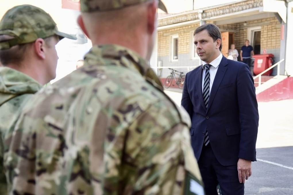 Глава Орловской области лично встретился с военнослужащими-контрактниками
