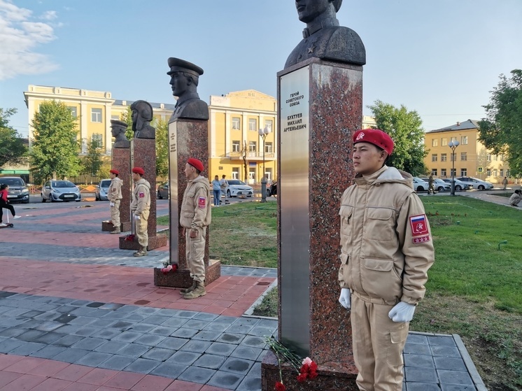Юнармейцы Тувы 22 июня заступили на «Пост №1» в 4 утра