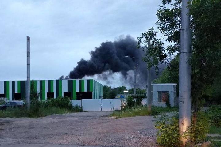 В Пензе загорелось здание в Кривозерье