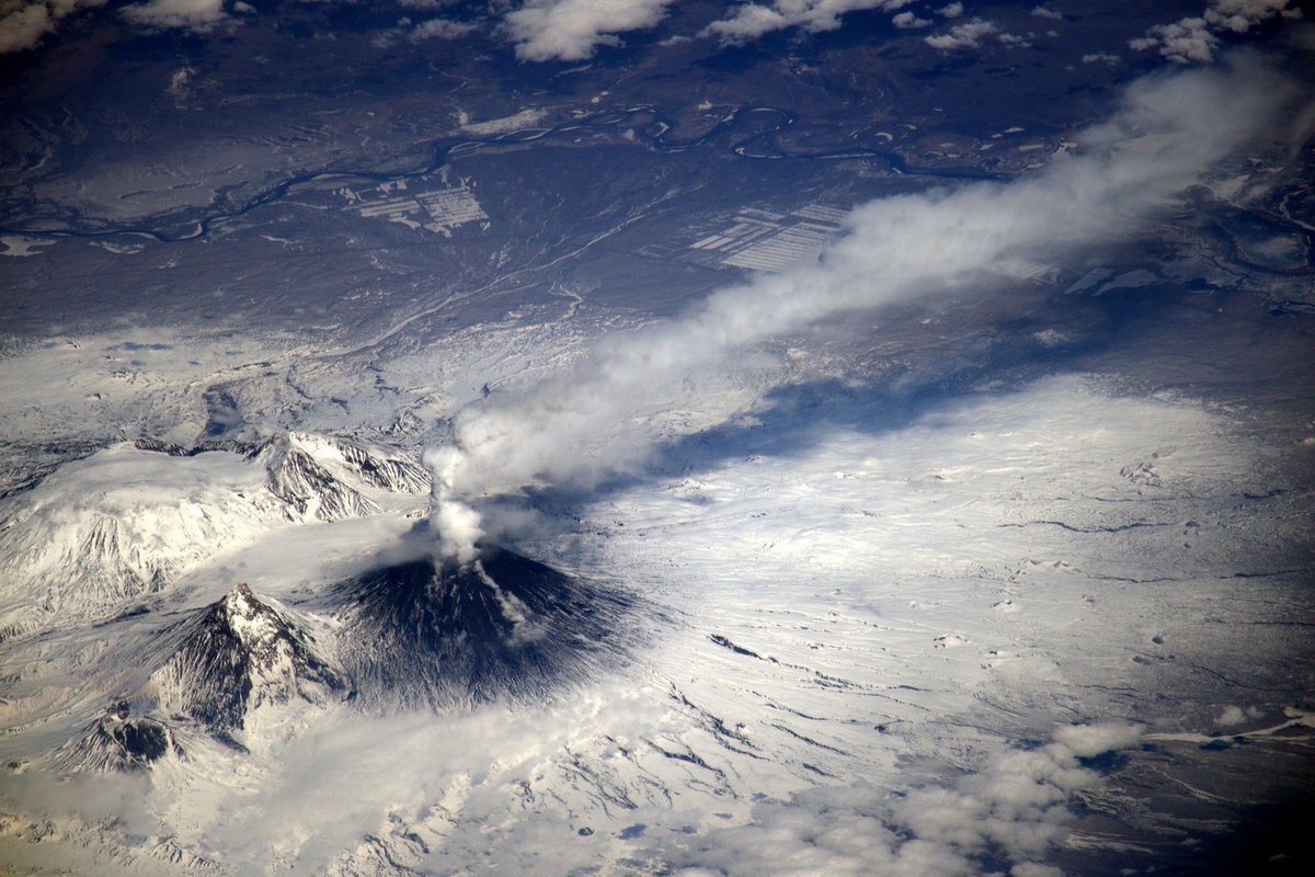 На Камчатке началось извержение стратовулкана Ключевская сопка
