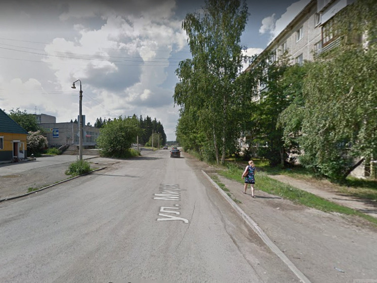 Водители в Ревде устроили драку на дороге и попали на видео