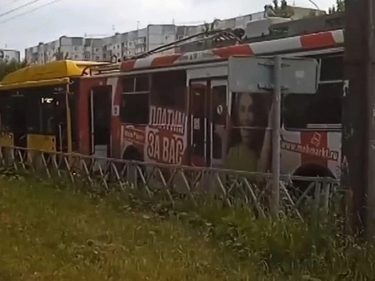 В Ярославле Я-автобус взял на таран троллейбус