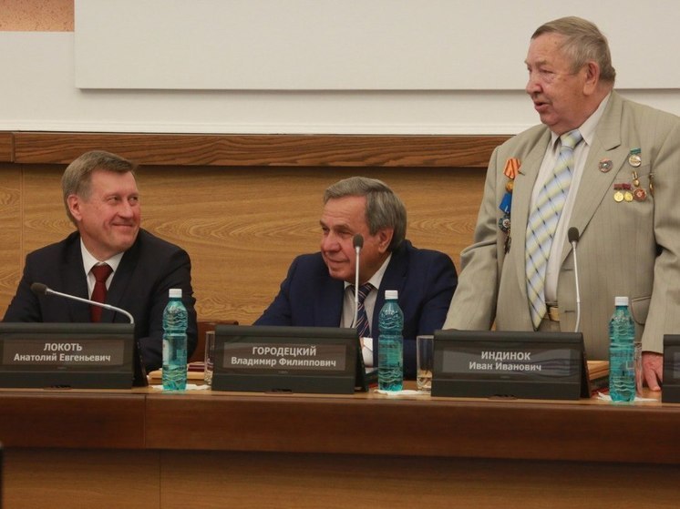 Бывших мэров Новосибирска наградили в честь 130-летия города