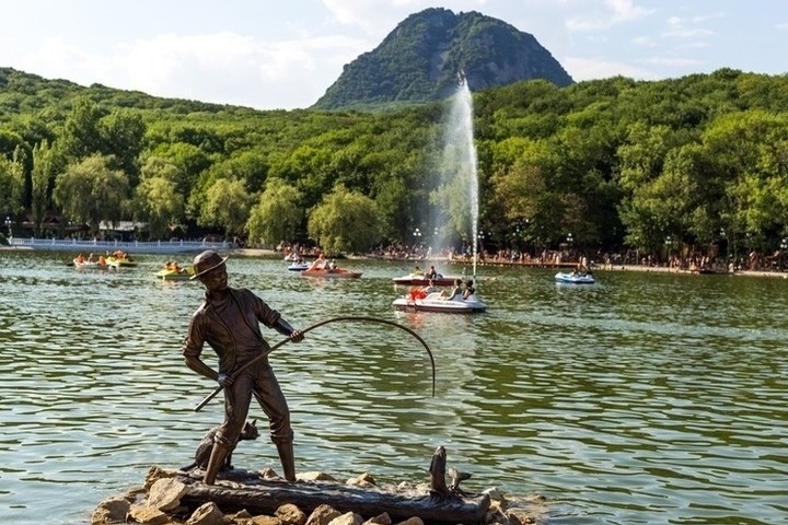 Благодаря запрету на отлов рыбы Курортное озеро в Железноводске стало самым чистым на КМВ
