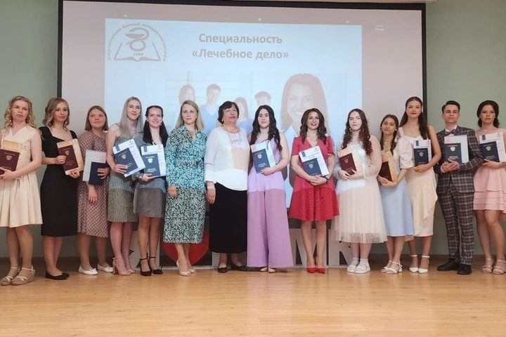 Медколледж в Петрозаводске покинуло рекордное количество выпускников с красным дипломом