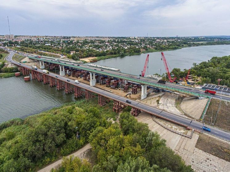 В Каменском районе на мосту через Северский Донец установили пролетное строение