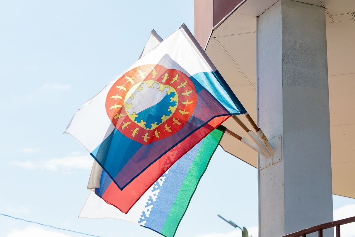 Жители Заполярного района отметили День герба и флага