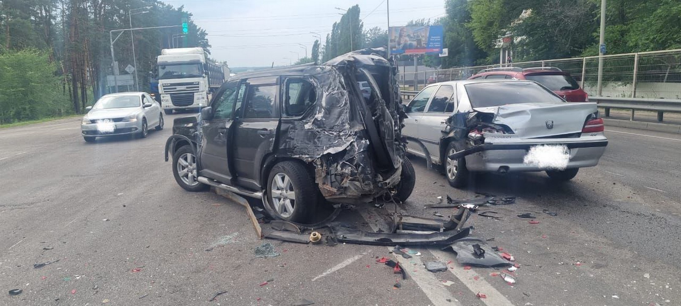 Восемь автомобилей жестко столкнулись в Воронеже
