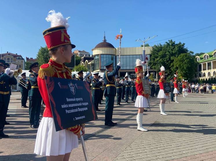 По улицам Ессентуков прошло шествие военных оркестров из семи городов Северного Кавказа