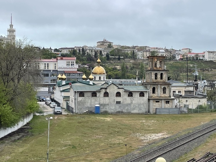 Полуголый юноша устроил ночной дебош у храма в Севастополе