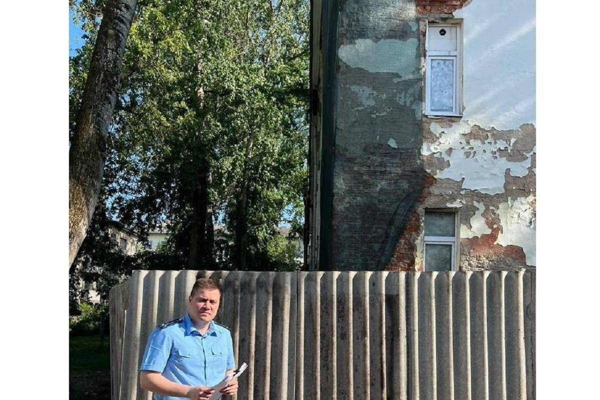 В Калуге прокуратура провела проверку по факту обрушения стены жилого дома