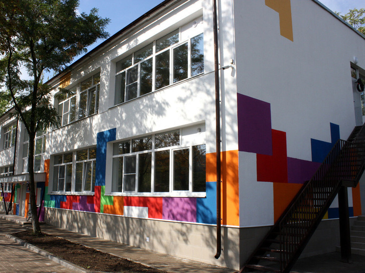 В Мариуполе восстановлены четыре детских сада и школа