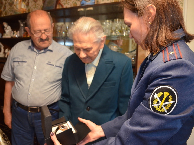 Сотрудники УФСИН по Ивановской области вручили ветерану Великой Отечественной войны подарок