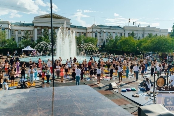 Фестиваль йоги для всех желающих пройдет 24 июня на площади в Чите