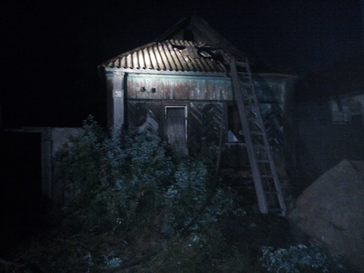 Под Курском в жилом доме сгорела кровля