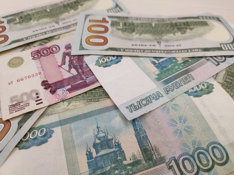Курс доллара резко подскочил в петербургских пунктах обмена валют