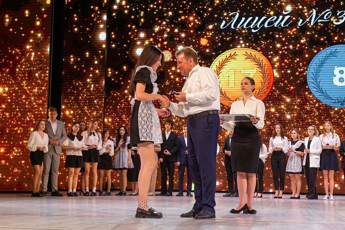 В Ставрополе более 400 выпускников получили медали «За особые успехи в обучении»