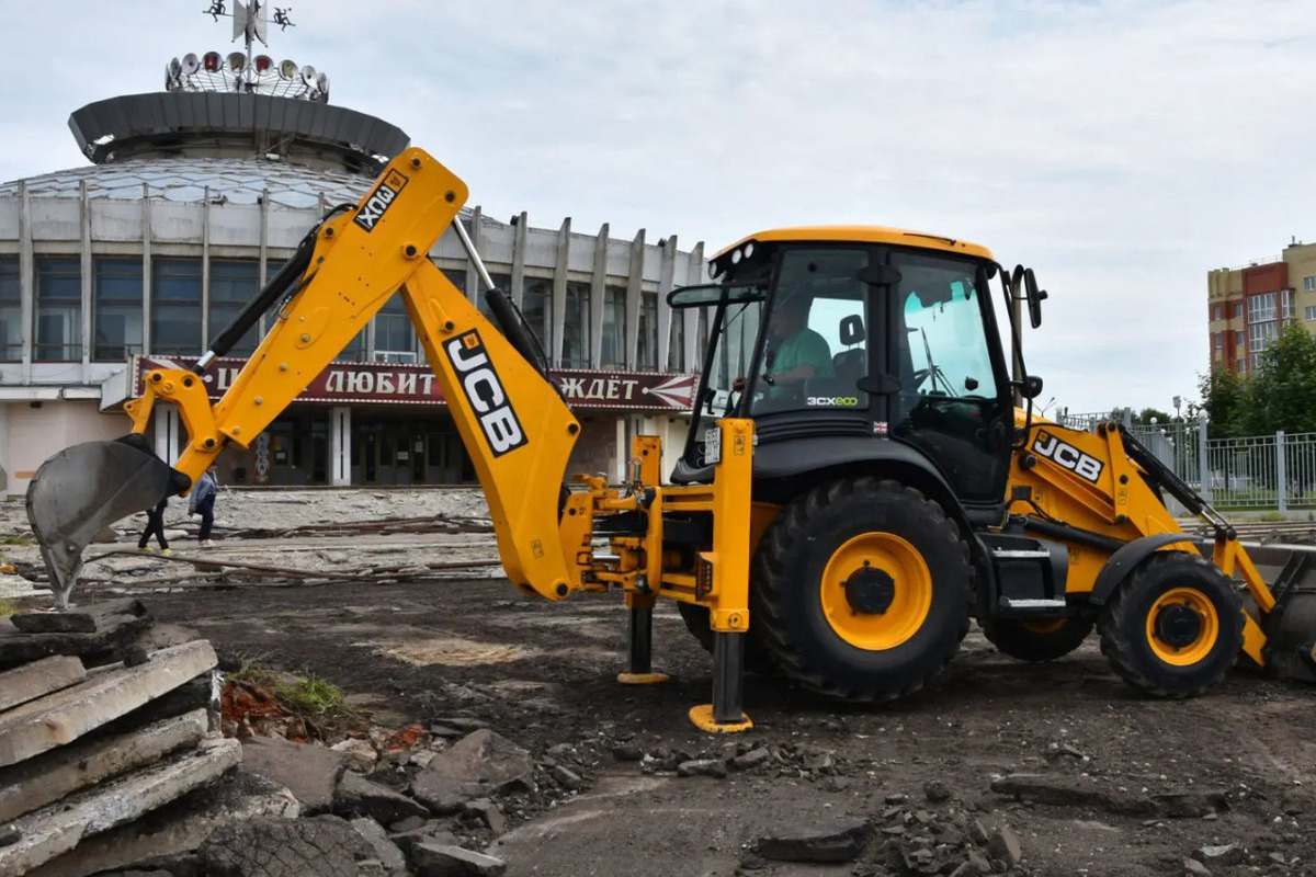 Костромские власти считают, что реконструкция площади у цирка идет слишком медленно