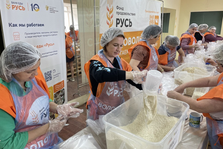 Костромские волонтеры из Банка еды "Русь" подготовили продуктовые наборы для жителей Буйского района