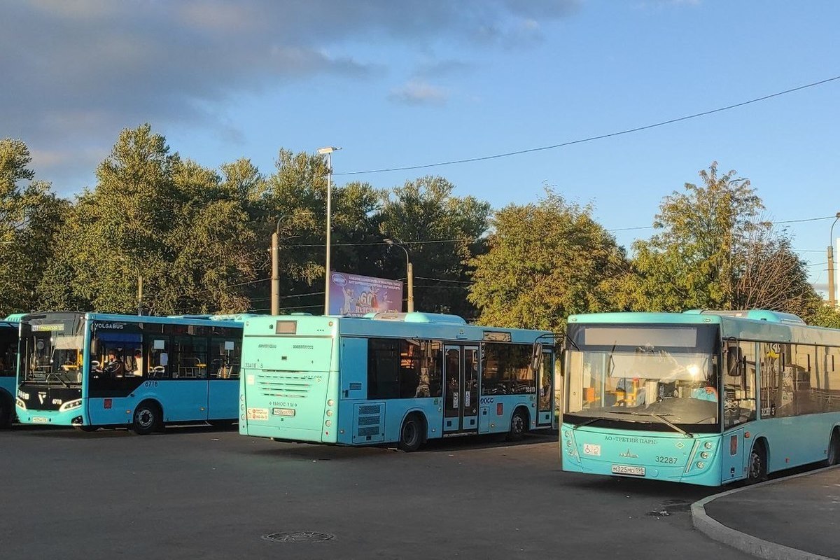 Из-за перекрытия движения в центре Петербурга автобусы пошли по новому маршруту