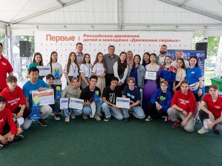 Губернатор Сахалина встретился с победителями фестиваля «Российская студенческая весна»