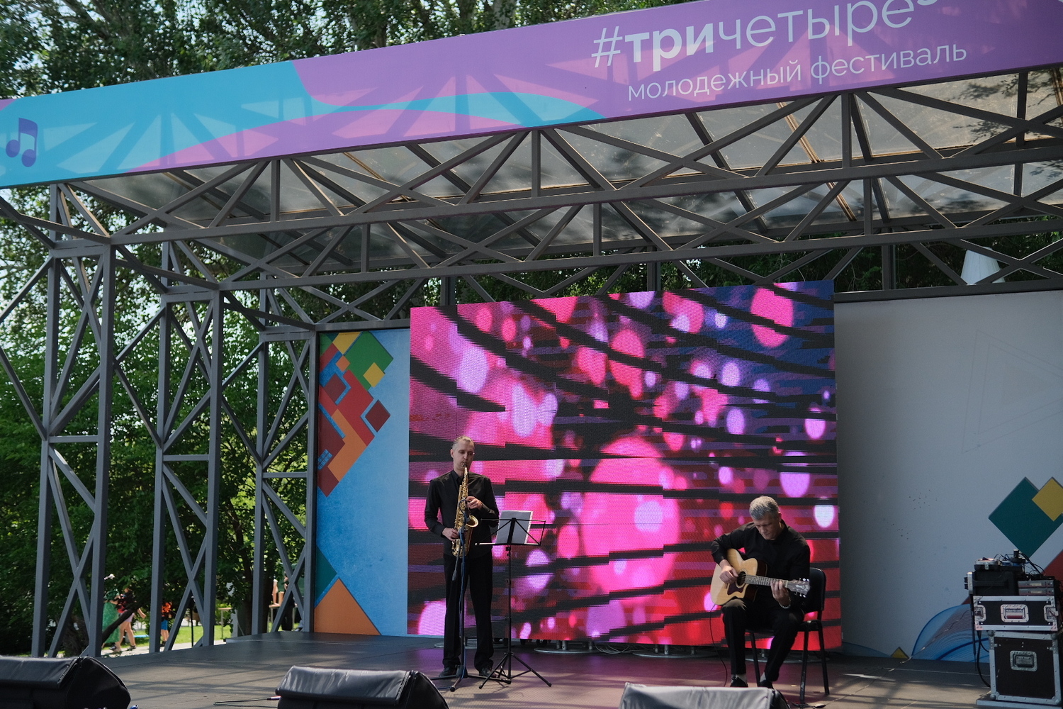 Арт-площадки, бал выпускников и гала-концерт: яркие моменты феста #ТриЧетыре в Волгограде