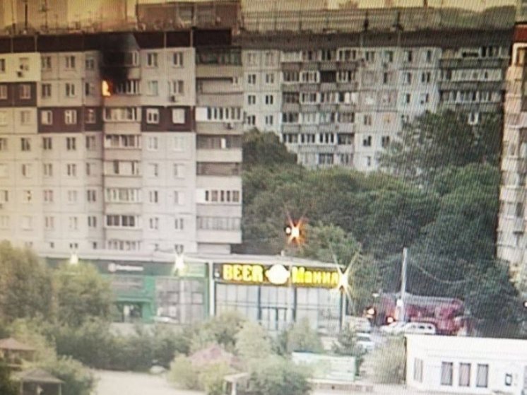 В Новосибирске 5 детей эвакуировали из горящей квартиры на улице Связистов