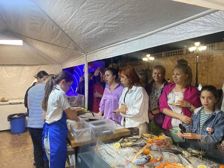 Гостей курорта в Кисловодске угощали ухой из белуги и белой икрой