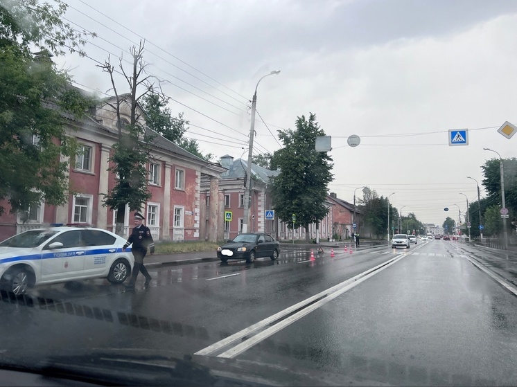 На улице Орджоникидзе в Твери иномарка сбила мужчину