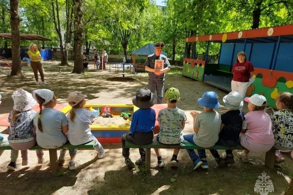 В Ясногорском районе спасатели провели профилактические занятия с подрастающим поколением