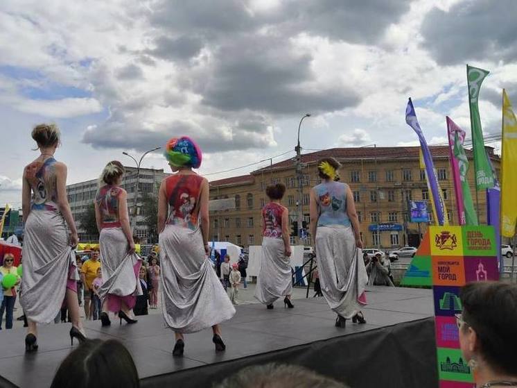 Новосибирские кутюрье устроили показ мод на День города