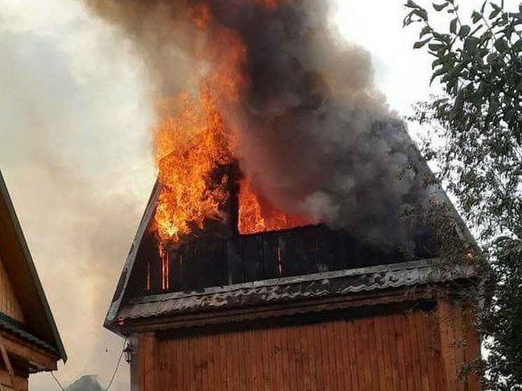 В садовом товариществе под Уфой горит дом