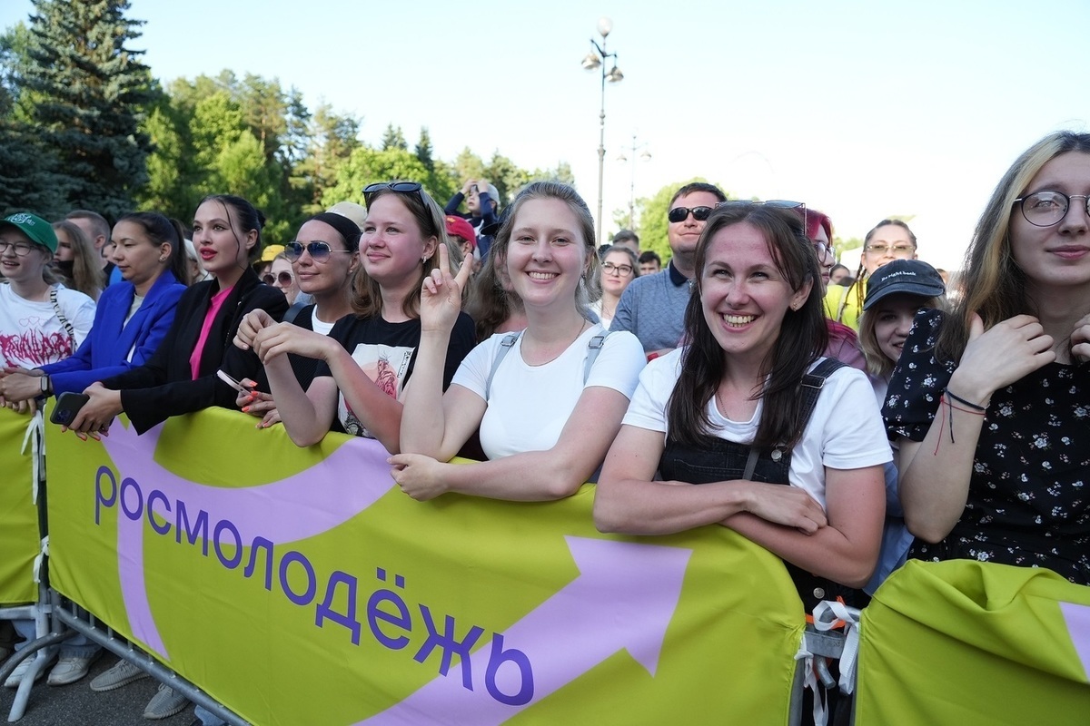 В Приморском парке Победы в День молодежи стартовал обратный отсчет до начала Всемирного фестиваля молодежи