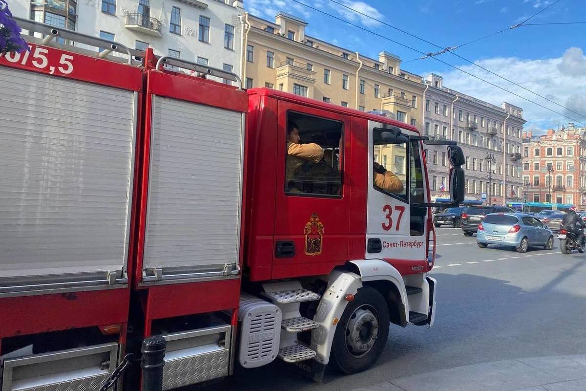 Туристический автобус загорелся на Днепропетровской улице