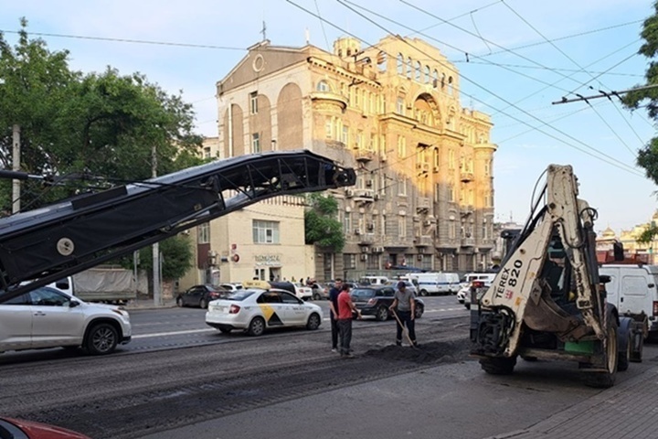 В Ростове на Буденновском срезали верхний слой асфальта - МК Ростов-на-Дону