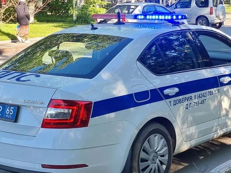 Три человека пострадали в ДТП с грузовиком Shacman на Сахалине