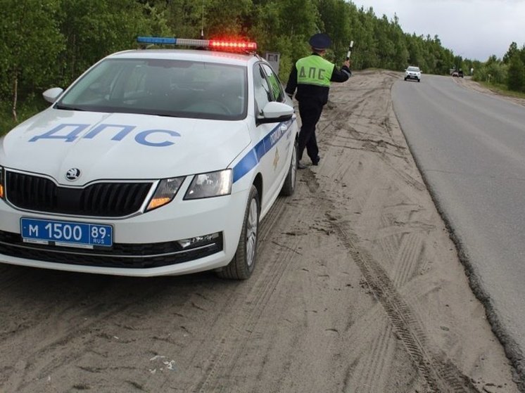 В ЯНАО почти 30 водителей проехали на красный за выходные и попались