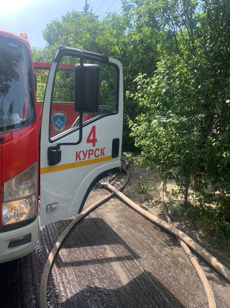В Курске загорелся жилой дом на улице Асеева