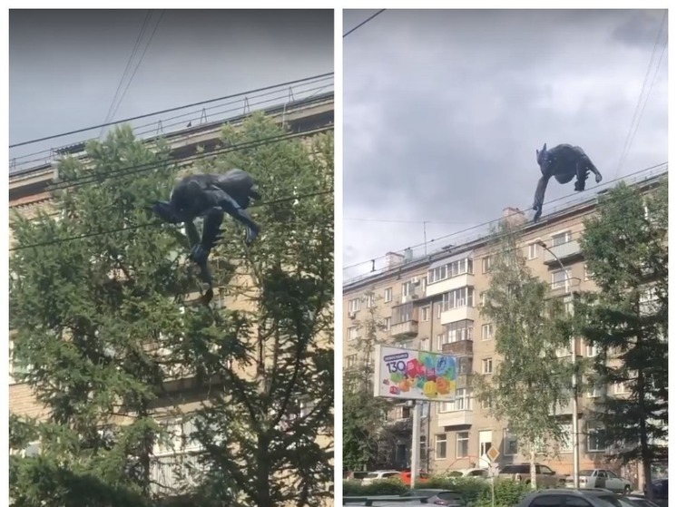 В Новосибирске жители заметили летающего Бэтмена на крыше дома