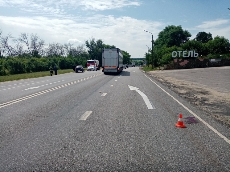 На орловской трассе пешеход попала под колёса легковушки